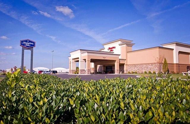 2-Star Hotel ∙ Hampton Inn Evansville Airport