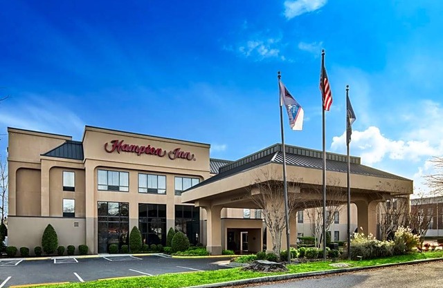 2-Star Hotel ∙ Hampton Inn Richmond-SW Hull Street