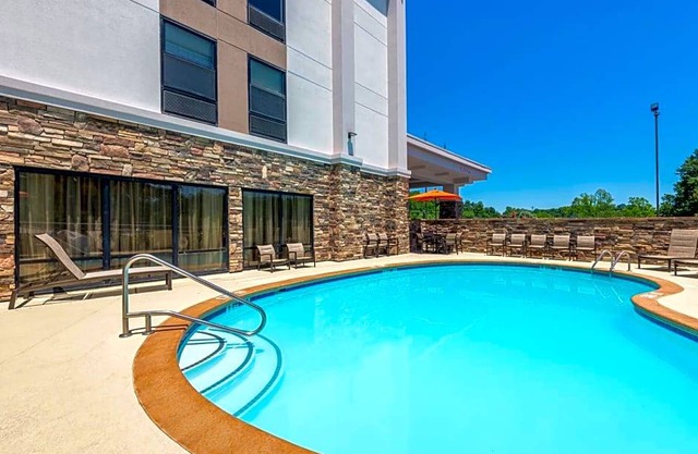 2-Star Hotel ∙ Hampton Inn Wilkesboro