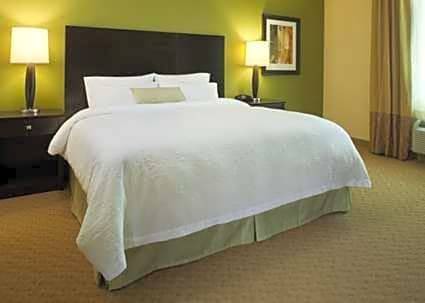 2-Star Hotel ∙ Hampton Inn and Suites Ada