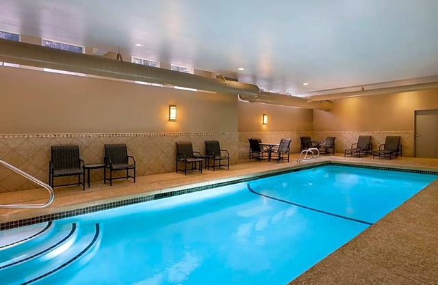 2-Star Hotel ∙ Hampton Inn & Suites Exeter