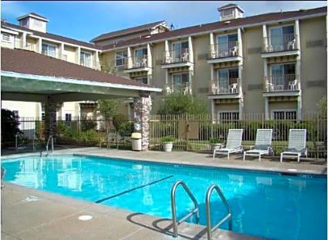 2-Star Hotel ∙ Hampton Inn Ukiah