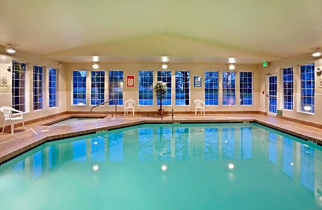2-Star Hotel ∙ Holiday Inn Express Corvallis-On the River, an IHG Hotel