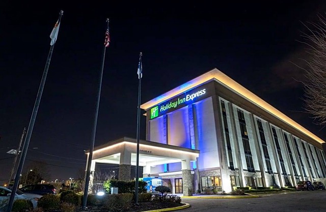 2-Star Hotel ∙ Holiday Inn Express - Newark Airport - Elizabeth, an IHG Hotel