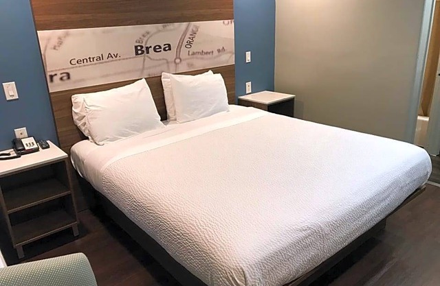 2-Star Hotel ∙ Hyland Motel Brea