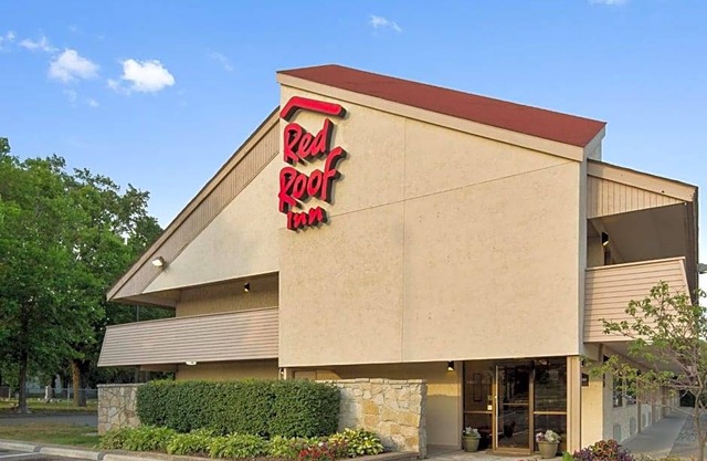 2-Star Hotel ∙ Red Roof Inn Detroit - Roseville St Clair Shores
