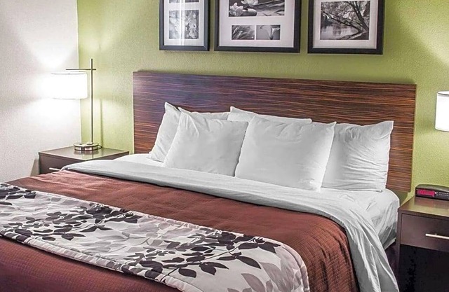 2-Star Hotel ∙ Sleep Inn & Suites Roseburg North Near Medical Center