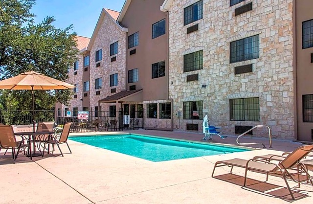 2-Star Hotel ∙ Comfort Suites Round Rock - Austin North I-35