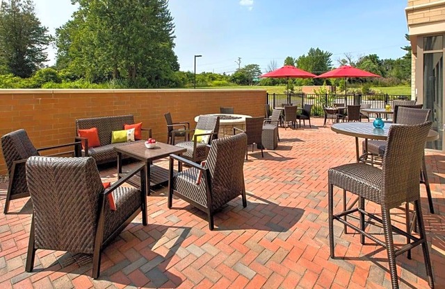 2-Star Hotel ∙ Fairfield Inn & Suites by Marriott Syracuse Carrier Circle