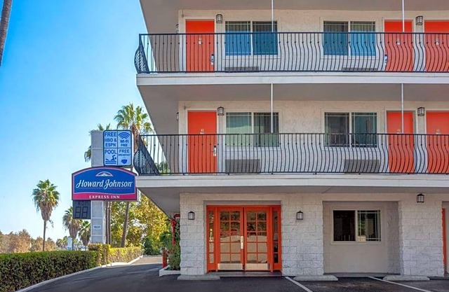 2-Star Hotel ∙ Howard Johnson by Wyndham San Diego Hotel Circle