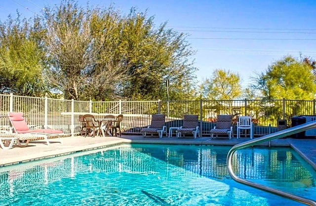 2-Star Hotel ∙ Comfort Inn Green Valley I-19