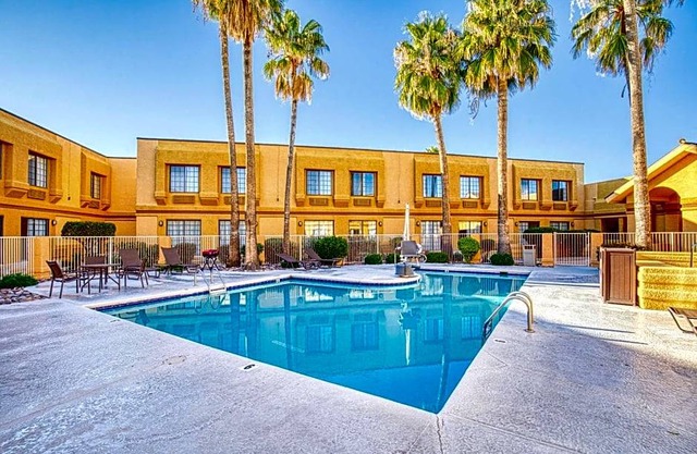 2-Star Hotel ∙ Best Western Green Valley Inn