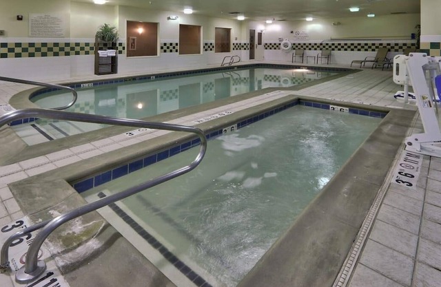 2 Units for Group Travel! Free Parking, Pool! A short drive to Kimo Theater!