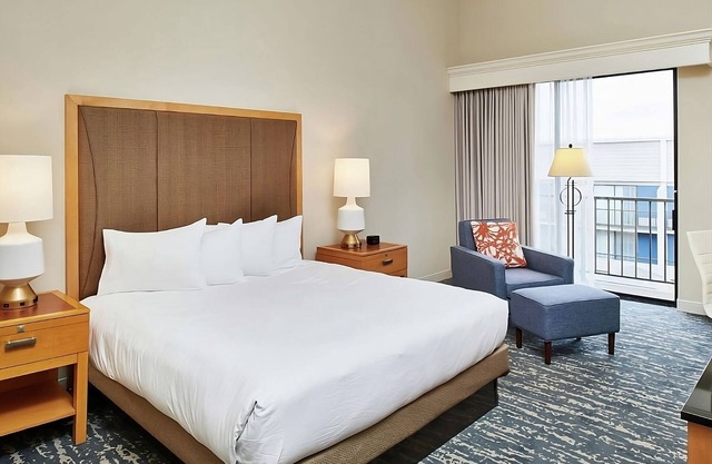 2 Units | Golden Gate Retreat | Poolside Stay & Parking near UC Berkeley