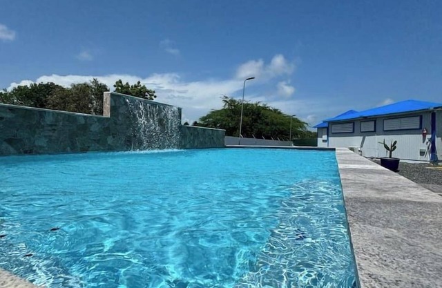 2 Villas w Pool, BBQ Gazebo & Bball Court/Combate