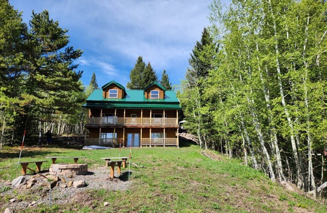 20 Miles from Yellowstone - Fire Pit - Great Views - Balsam Hill Lodge