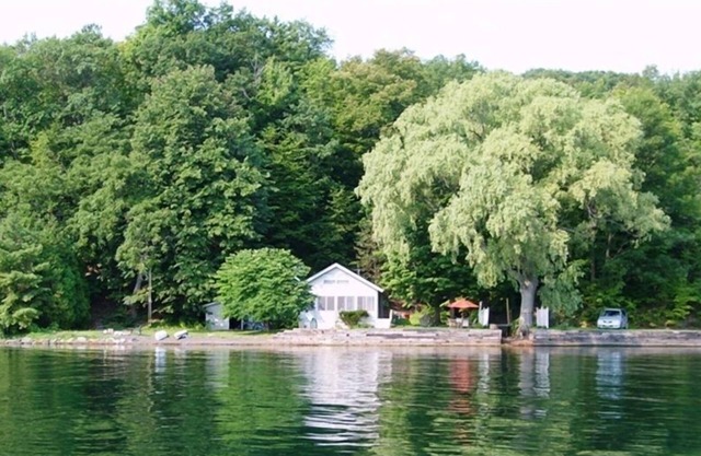 200 feet of level lake access.