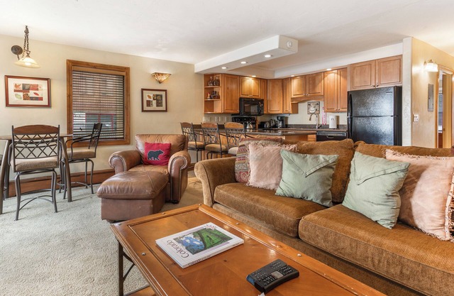 200 ft. to Gondola! Balcony, Parking, Fireplace, Views! Heart of Lionshead!