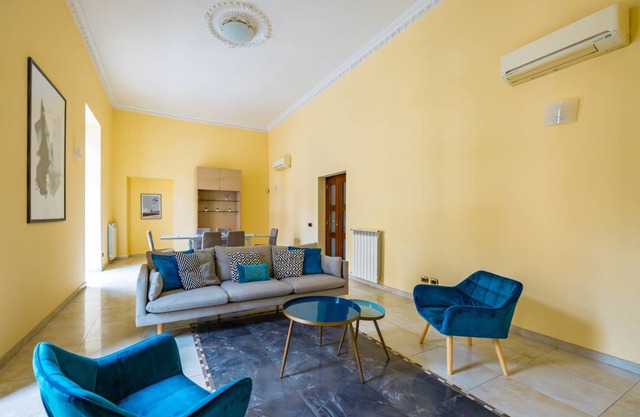 200 m² Apartment ∙ 3 bedrooms ∙ 8 guests