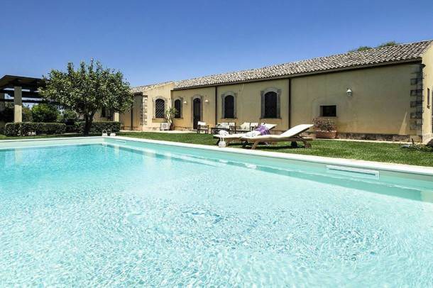 200 m² Villa ∙ 5 bedrooms ∙ 8 guests