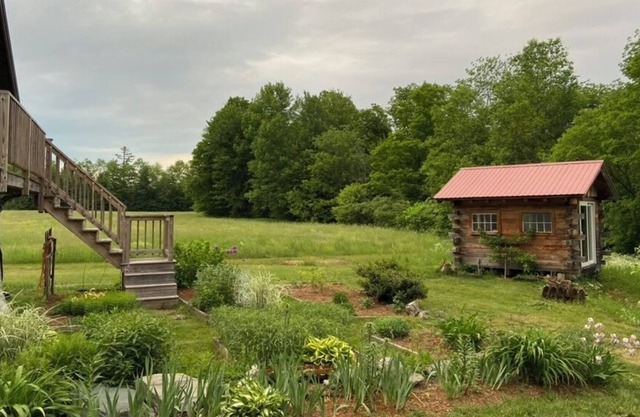 200 Year Old Vermont farmhouse. Private location. Close to skiing.