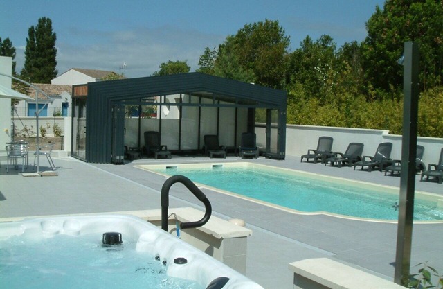 200m from the ocean, villa Boyard in residence with swimming pool . Les Thalassiles