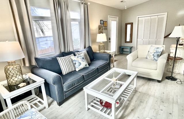 #201 Sunset Overlook, 2Br/1Ba, Pool, Pet-Friendly