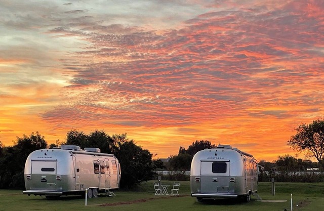 2024 Airstream Flying Cloud 30FB - Fishermans Hideaway Campsite Included