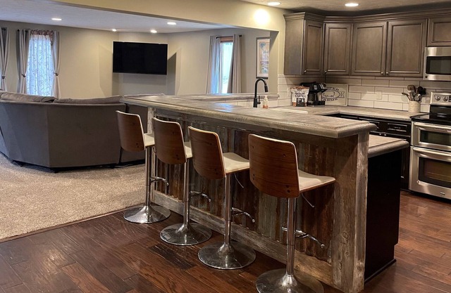 208th and Blondo! Right off Dodge Expressway! Minutes to Village Point Shopping!