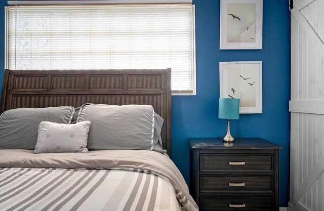 21 Chelsea Place On The Park, In Heart Of Downtown