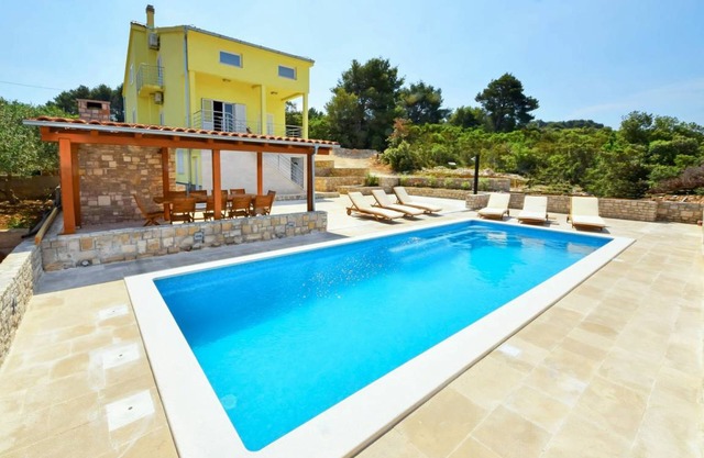 210 m² Accommodation ∙ 6 bedrooms ∙ 12 guests