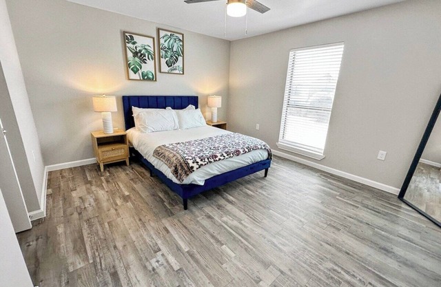 2102 · DFW cozy Apt, Free Parking/WI-FI, Pool & Gym