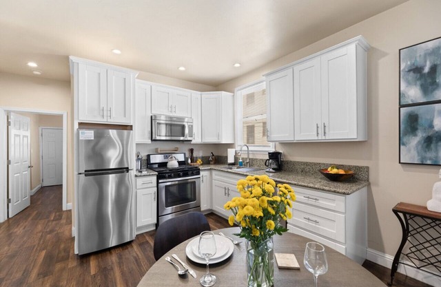23-2 · Marvelous Midtown stay with a Modern Twist!