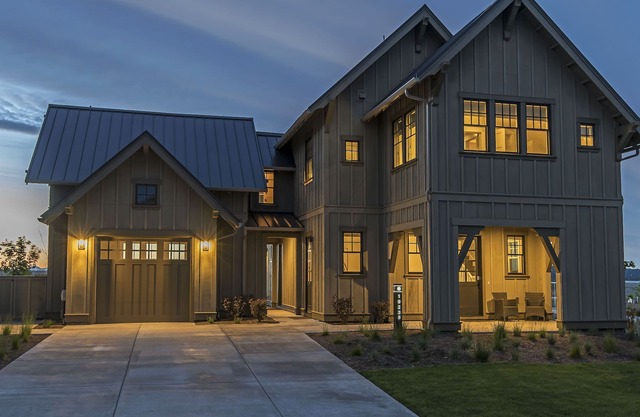 24-hr staff ~ Group friendly ~ close to nature + downtown ~ wifi ~ W/D ~ Bend