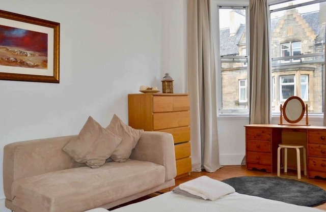 *25% OFF* 3-Bedroom Apartment - Central Edinburgh