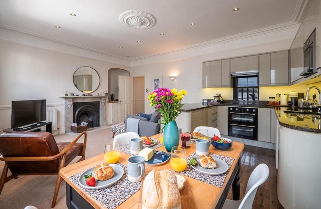 25 Steps - Stylish 2-bed Gem in Dartmouth