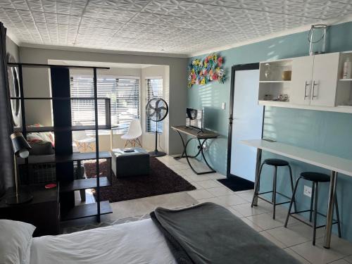 28 on Symonds Luxstudio 4