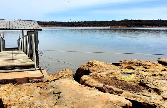 289 Scenic Lane Lakefront cabin w/boat dock, large deck, and Keystone Lake views