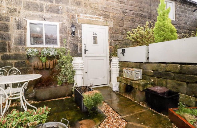 2A CHISERLEY STILE, with hot tub in Hebden Bridge