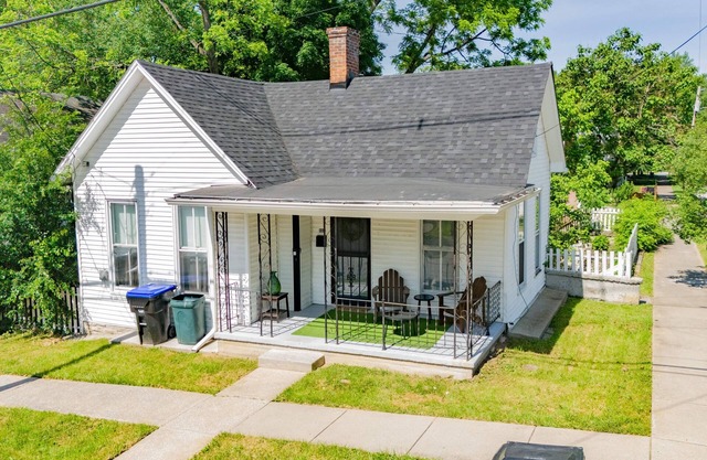 2BD 2Bath, Ideally Located Cottage