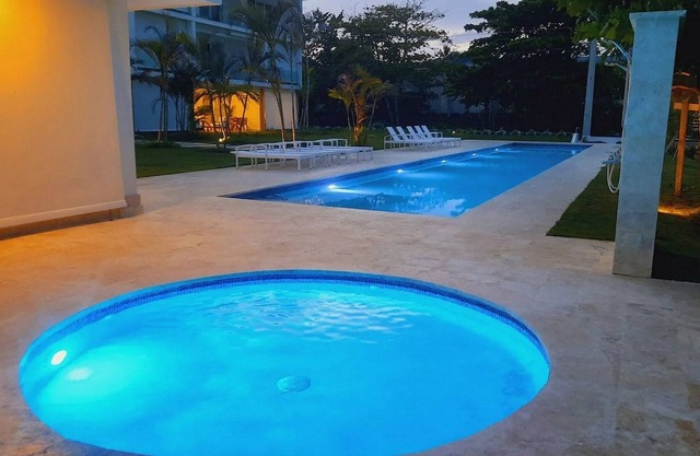 2BD/2BTH quiet beachfront resort, sea views, fully furnished & equipped