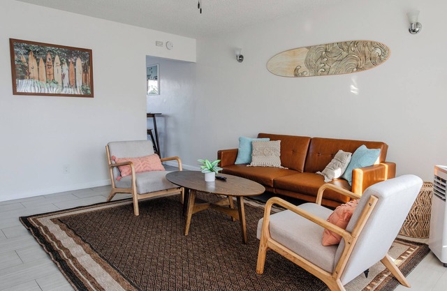 2bd King/Queen Suite W/Big Patio, Grill and Corn Hole Just Steps to The Beach!