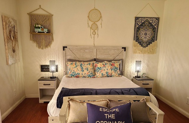 2bed 1 bath condo near Nellis afb & the strip