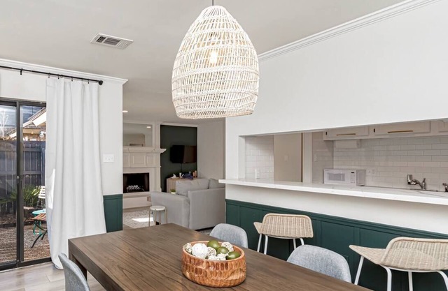 2Bed Modern Getaway! Central Location in BR!