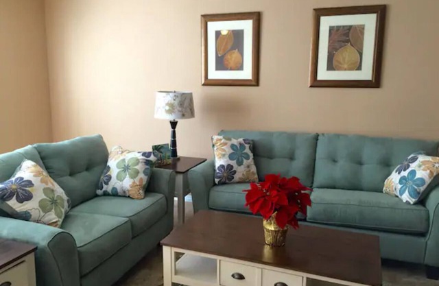 2Bedroom+Den/2Bathroom, 4 Blocks to Santa Monica Beach