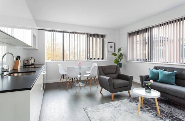 2BR Apartment w/Fully Equipped Kitchen & Comfortable Beds for the Perfect Stay