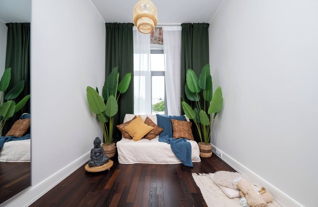 2BR Apartment w/Yoga Room, PS5 & 75” Smart TV