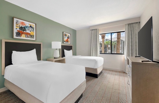 2BR Apt w/Kitchen Ideal for Groups - Close to SeaWorld's Discovery Cove