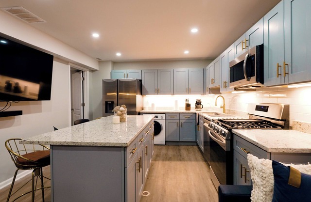 2BR Englewood Apartment 15 Min Fr Downtown