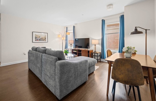 2BR in Downtown Boston 8981